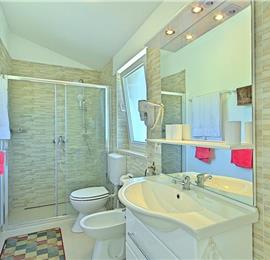 4 bedroom villa with pool near Sveti Lovrec, sleeps 8